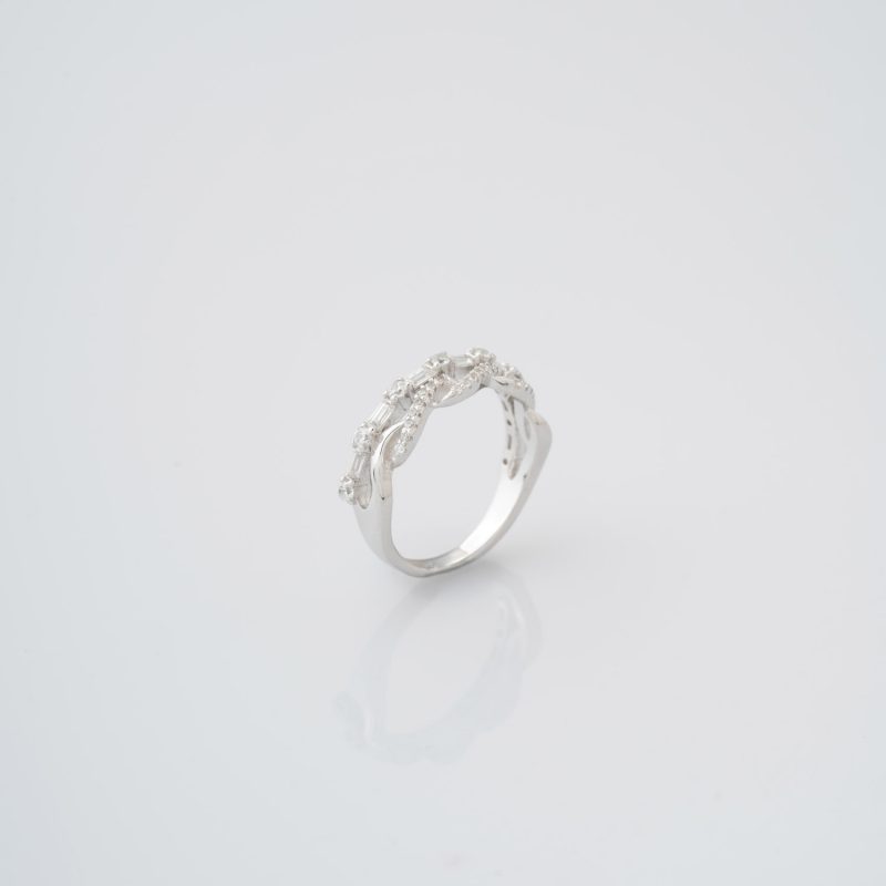 Nivra ring